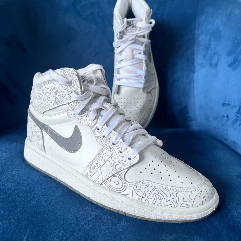 Jordan Mens High-Top Sneakers in White and Light Gray
